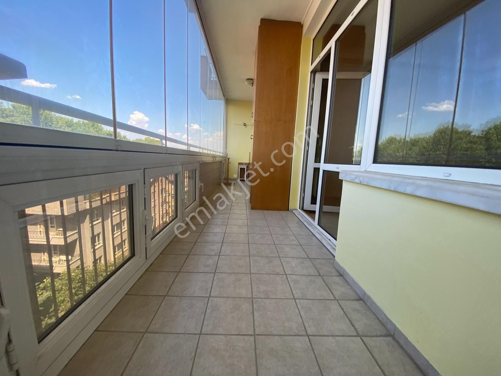 Eser Sitesinde 24 Saat Güv 3+1 İçi Yapılı 120m2 Katta Ön Metro Y - Görsel 34