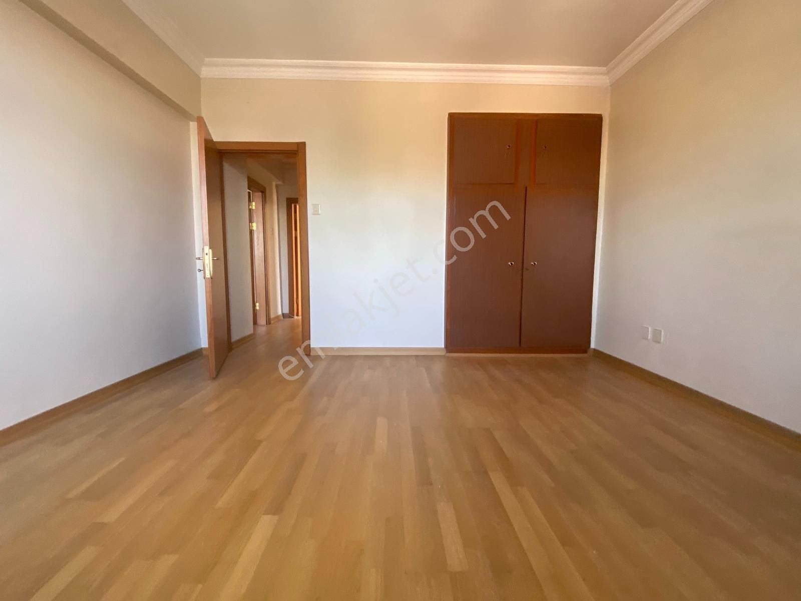 Eser Sitesinde 24 Saat Güv 3+1 İçi Yapılı 120m2 Katta Ön Metro Y - Görsel 25