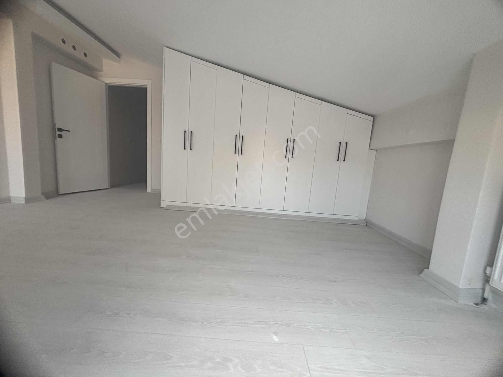 Kuttaş'tan Bahçelide Cadde Üstünde3+1 Ön Dubleks Metro Yakını - Görsel 2