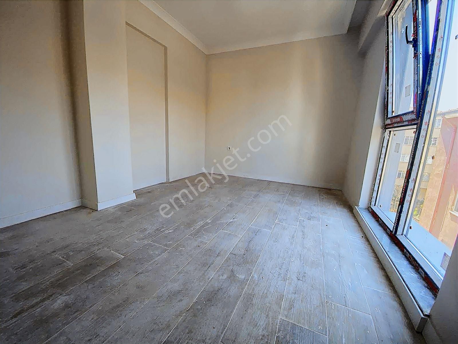 Kuttaş'tan Bahçelide Cadde Üstünde3+1 Ön Dubleks Metro Yakını - Görsel 8