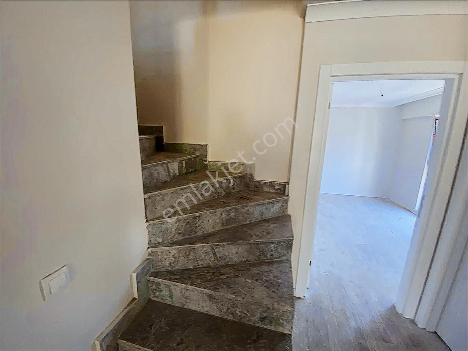 Kuttaş'tan Bahçelide Cadde Üstünde3+1 Ön Dubleks Metro Yakını - Görsel 24