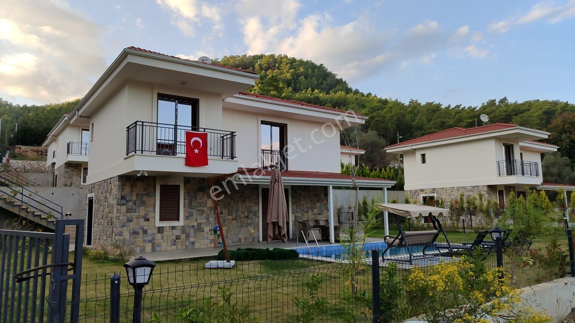 Müjgan Emlaktan Marmaris Çetibelinde 625 M2 Arsa İçinde Müstakil Villa