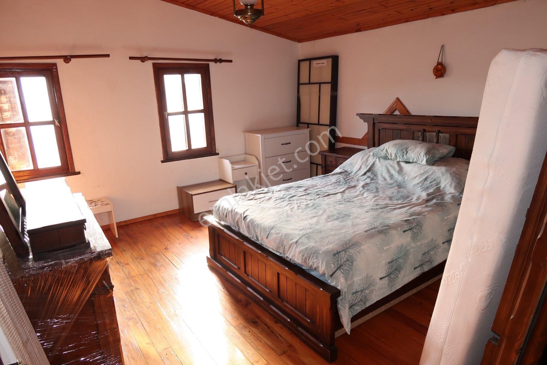 Tekirdağ Sarayda Orman İçinde Havuzlu Sitede Bahçeli Şömineli Villa - Görsel 22