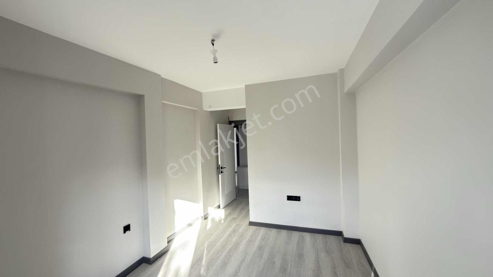 Çamlıca Mahallesinde Geniş Ve Ferah 2+0 Kaçırılmayacak Fırsat!!! - Görsel 3