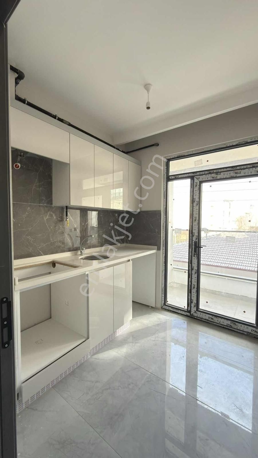 Çamlıca Mahallesinde Geniş Ve Ferah 2+0 Kaçırılmayacak Fırsat!!! - Görsel 5