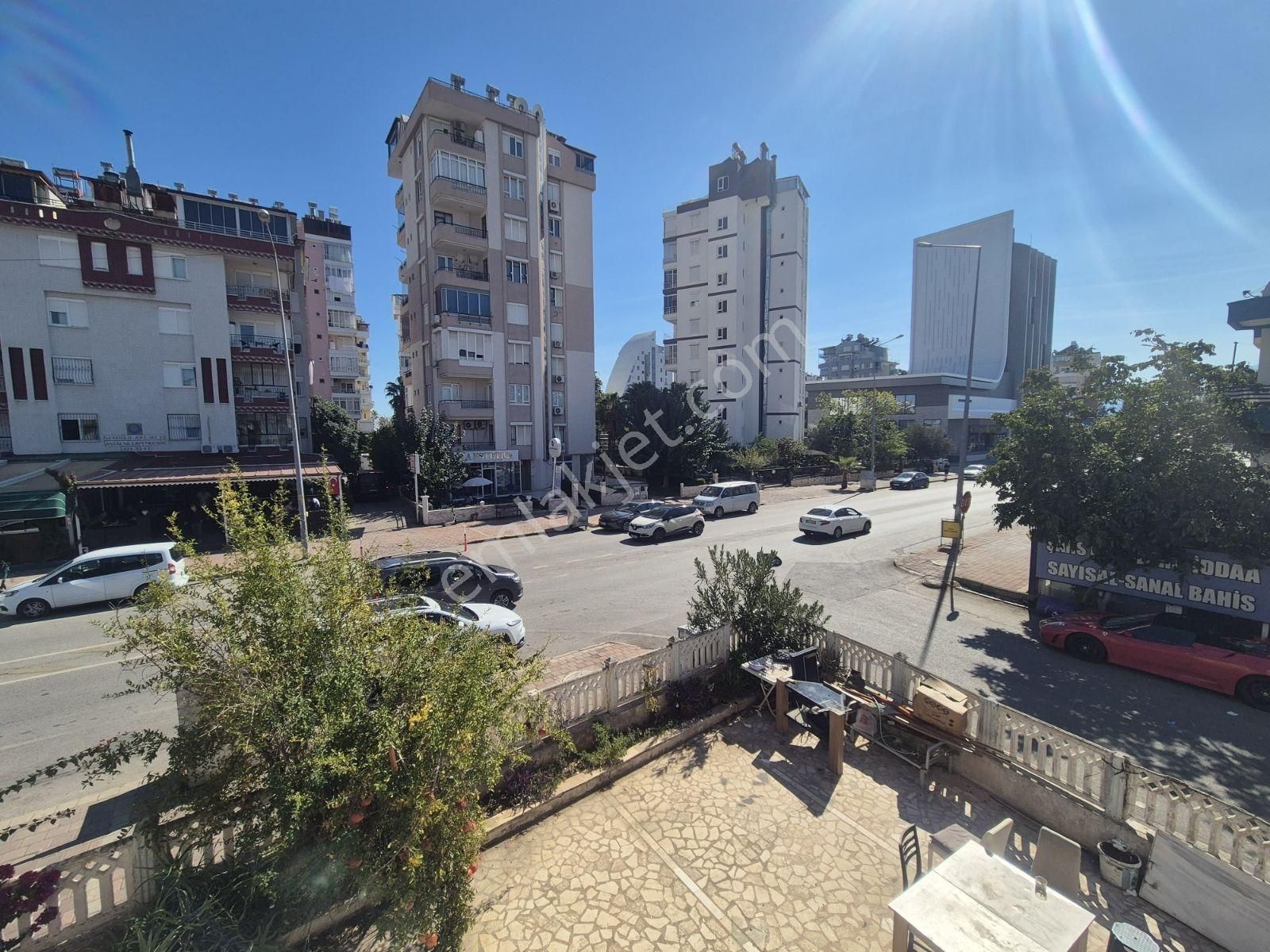 Sahil'e Birkaç Adım Mesafede Ayrı Mutfaklı 3+1 Kiralık Daire