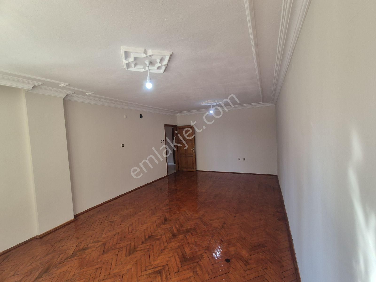 Sahil'e Birkaç Adım Mesafede Ayrı Mutfaklı 3+1 Kiralık Daire - Görsel 11