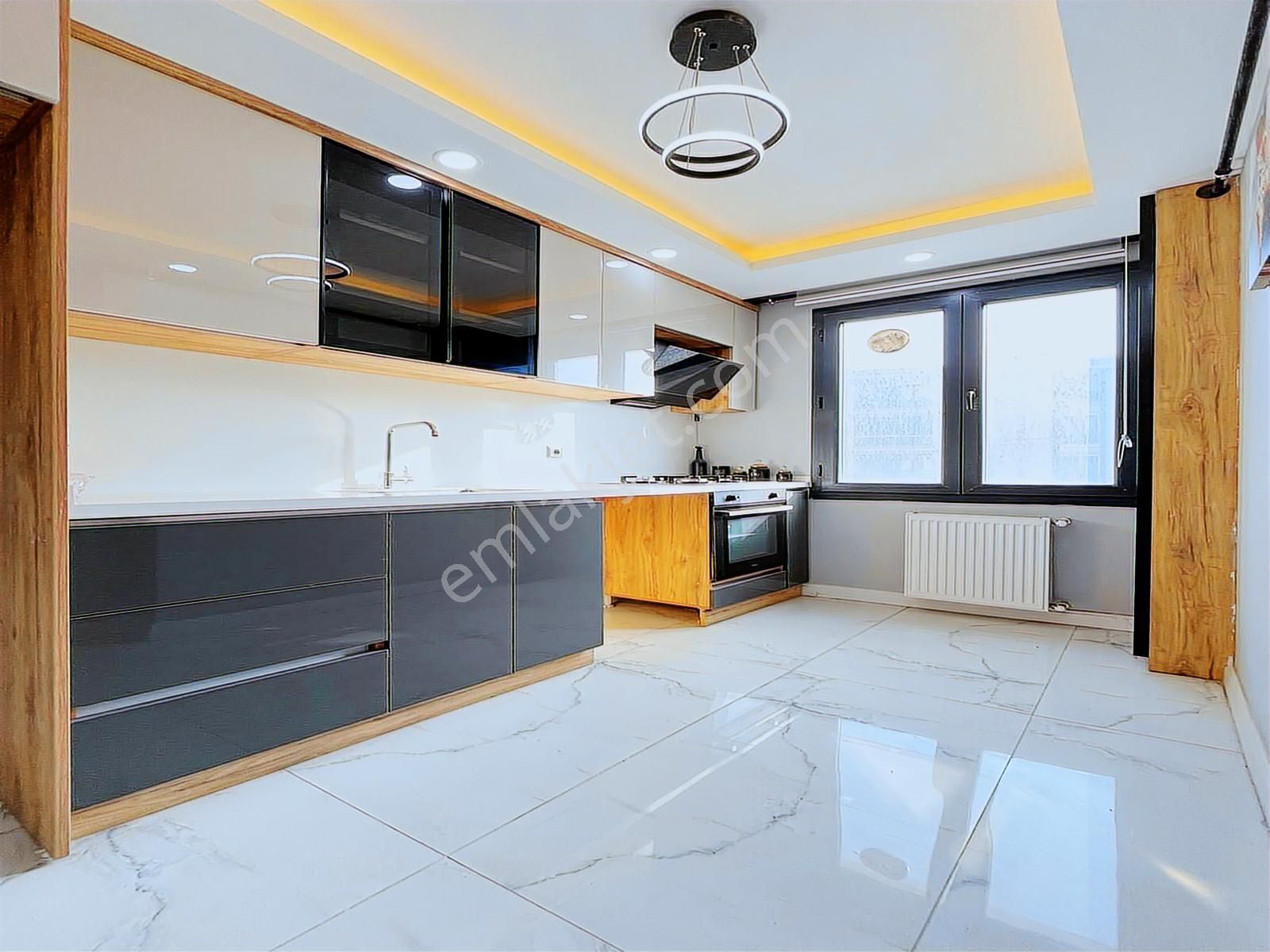 Beylikdüzü Metrobüse Yakın Satılık 2+1 Otoparklı Butik Site - Görsel 4