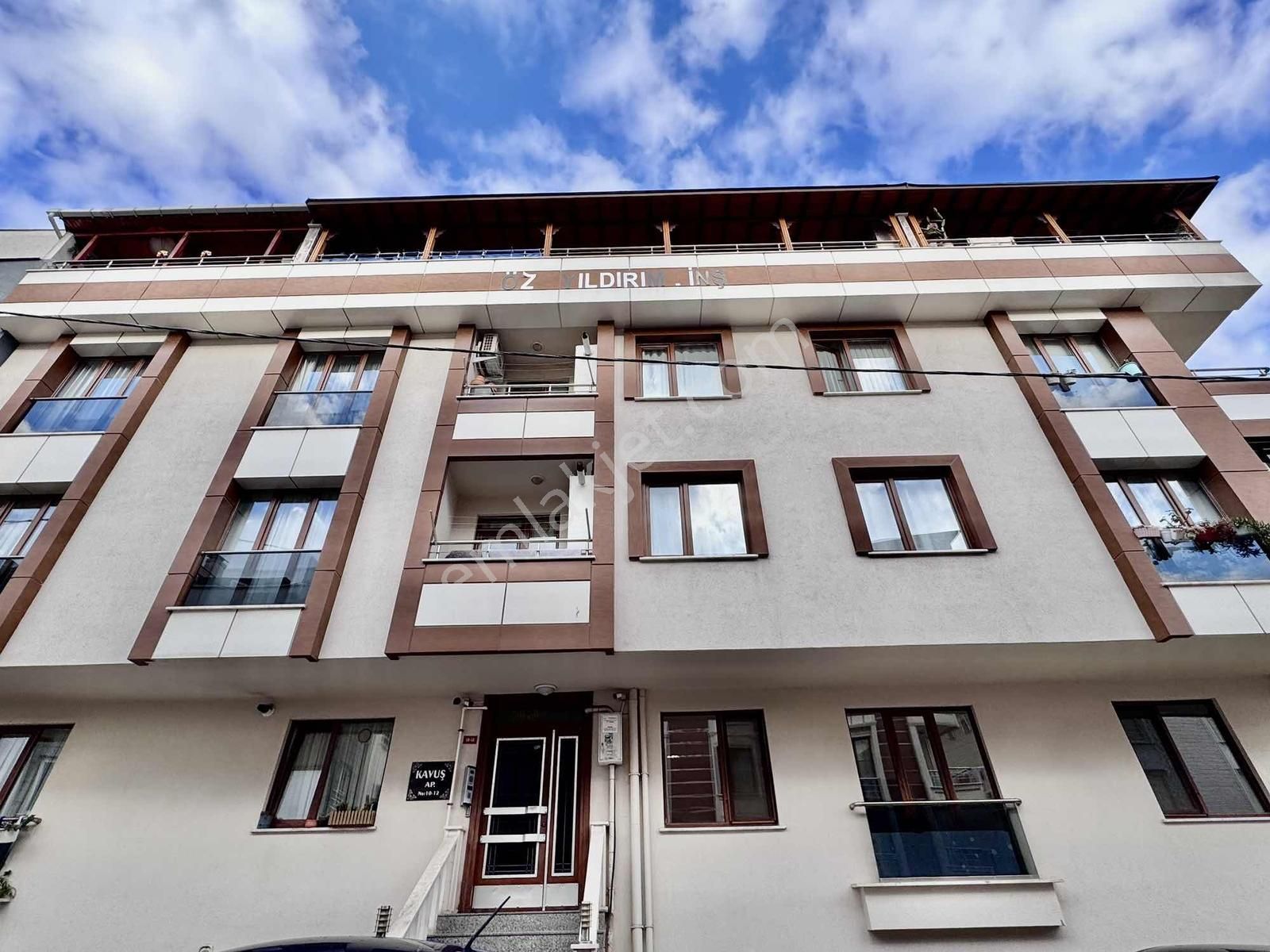 Çekmeköy Merkez Mh Kiralık Geniş Yeni Bina 2+1 Daire