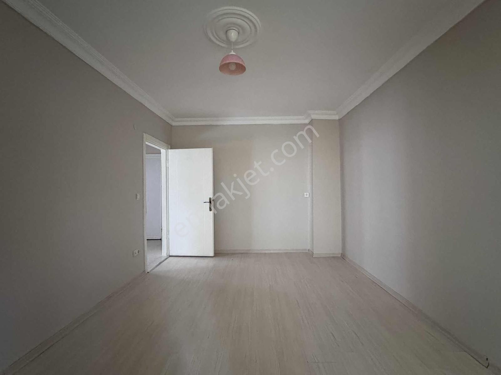 Çekmeköy Merkez Mh Kiralık Geniş Yeni Bina 2+1 Daire - Görsel 2