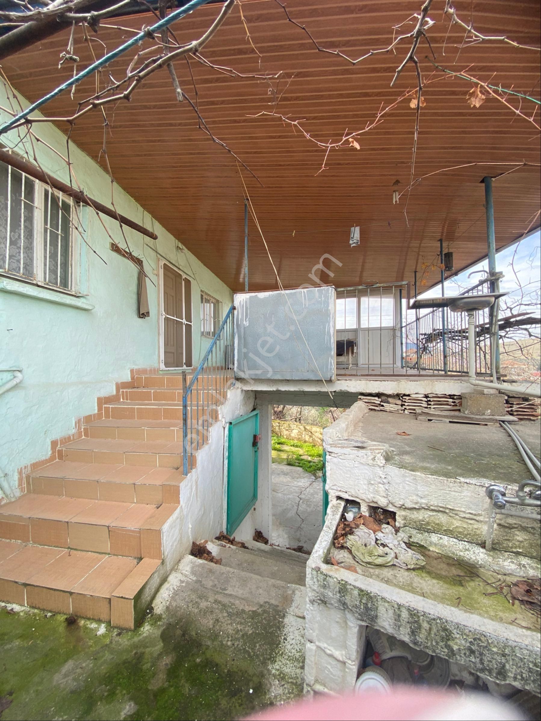 Avlulu Kargır Ev Ve Samanlık - Görsel 21