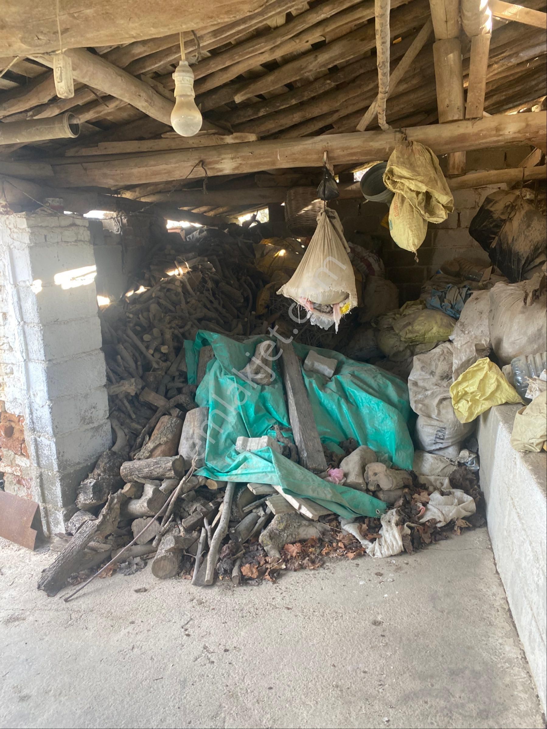 Avlulu Kargır Ev Ve Samanlık - Görsel 5