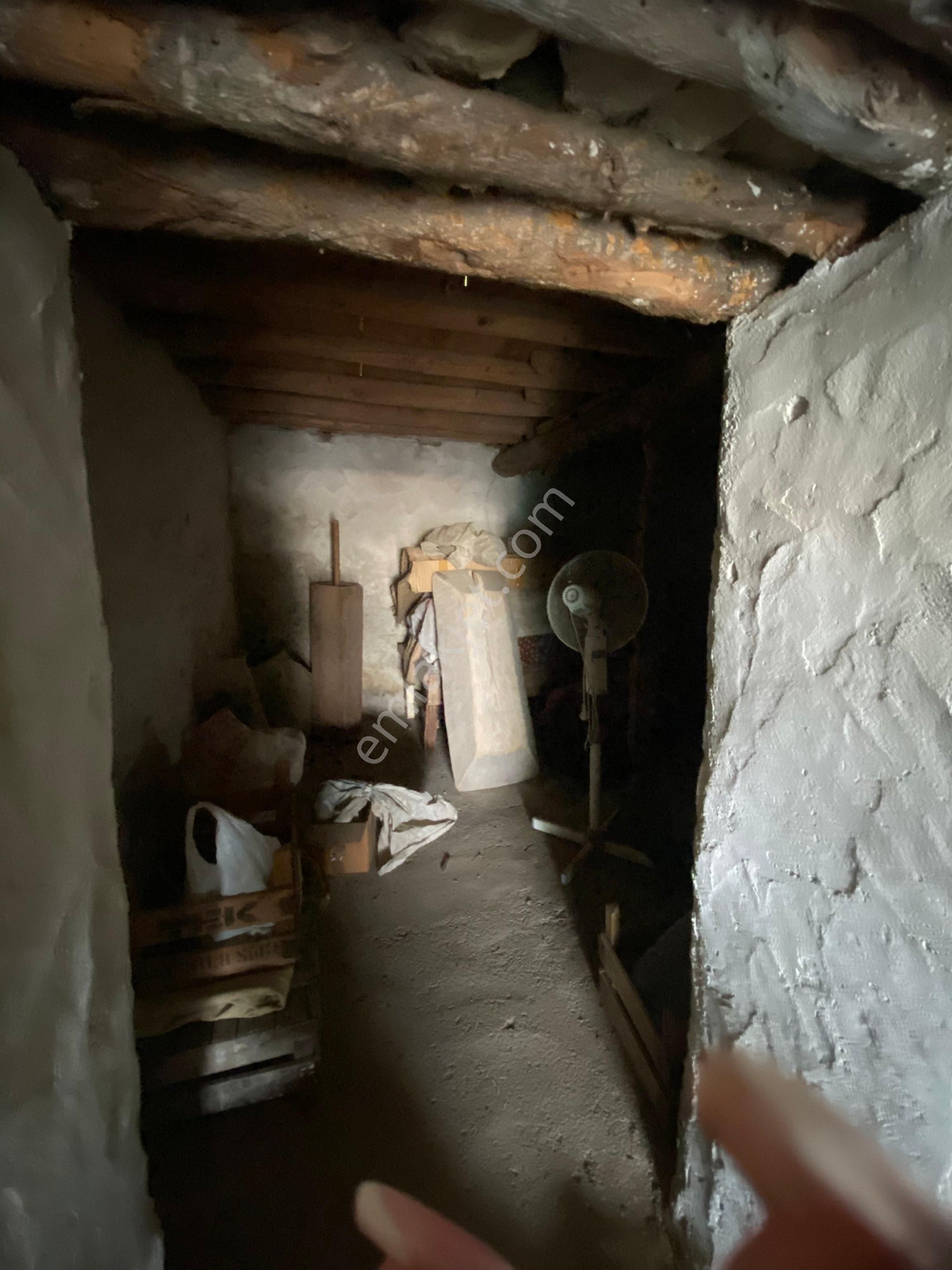 Avlulu Kargır Ev Ve Samanlık - Görsel 16