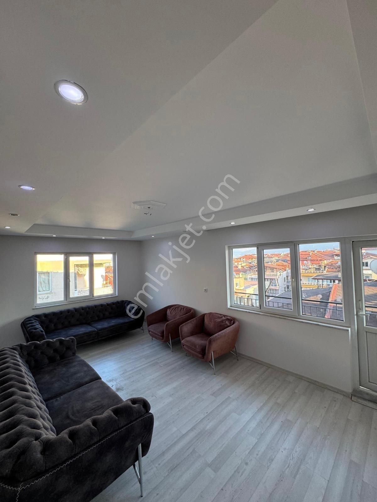 Mehmetçik'de 2+1 130m2 İçi Yenilenmiş Full Kredi İmkanlı Daire - Görsel 2