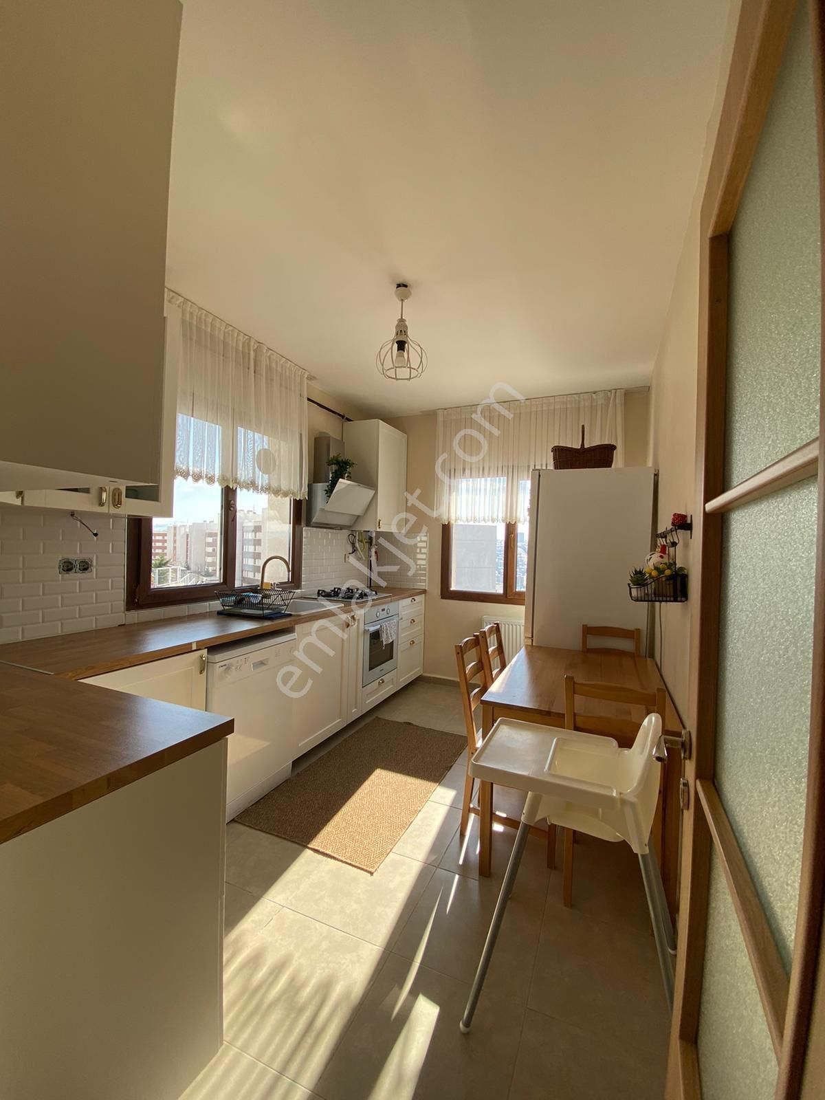 Ankalife'tan Mebs Okuluna Yakın Toki Bloklarında Satılık 3+1 Daire