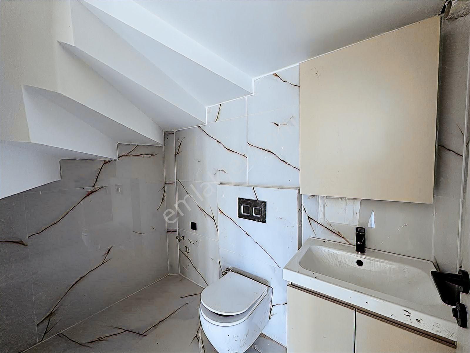 Altınova Agora Karşısı Lüx Rezidansda Satılık 1+1 B.dublex Daire - Görsel 6