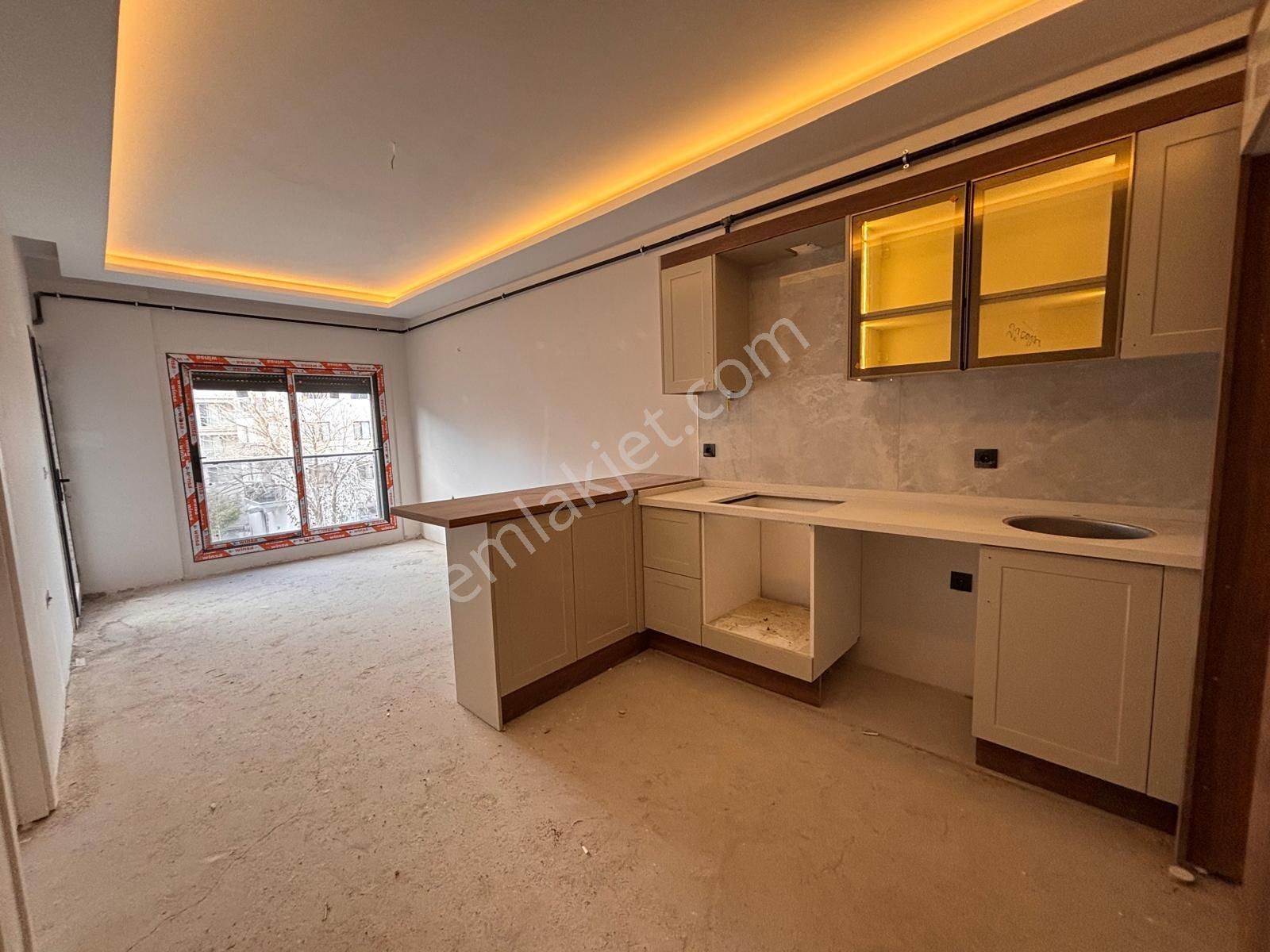 İzmir Menemen Seyrek Havuzlu Güvenlikli 1+1 Satılık Daire Cb Ph