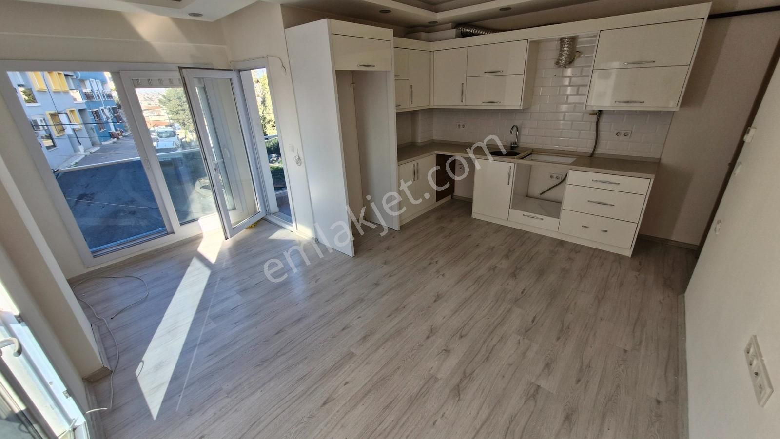 İzmir Buca Dumlupınar İnönü Mh. Satılık 2+1 84m² Daire Cb Ph