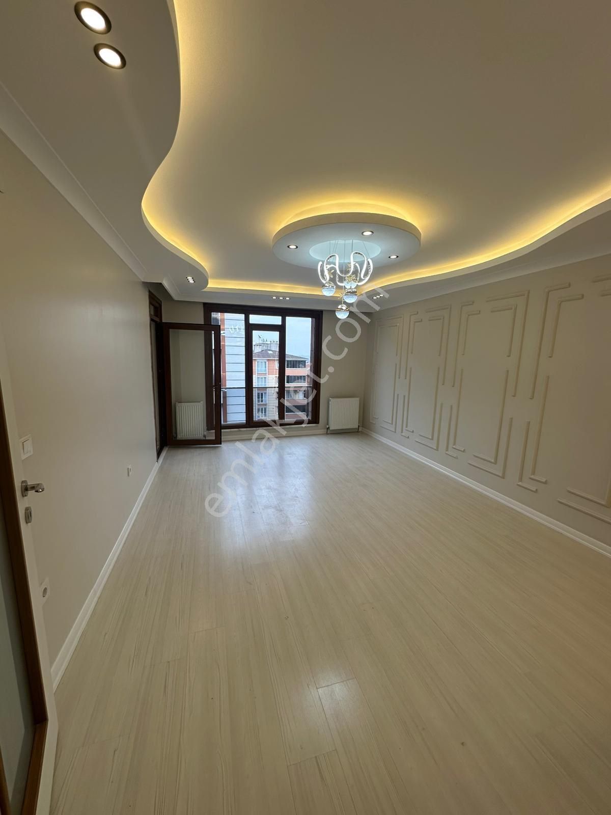 Resmi Kurumların Avm'nin Dibinde 2+1 Ara Kat