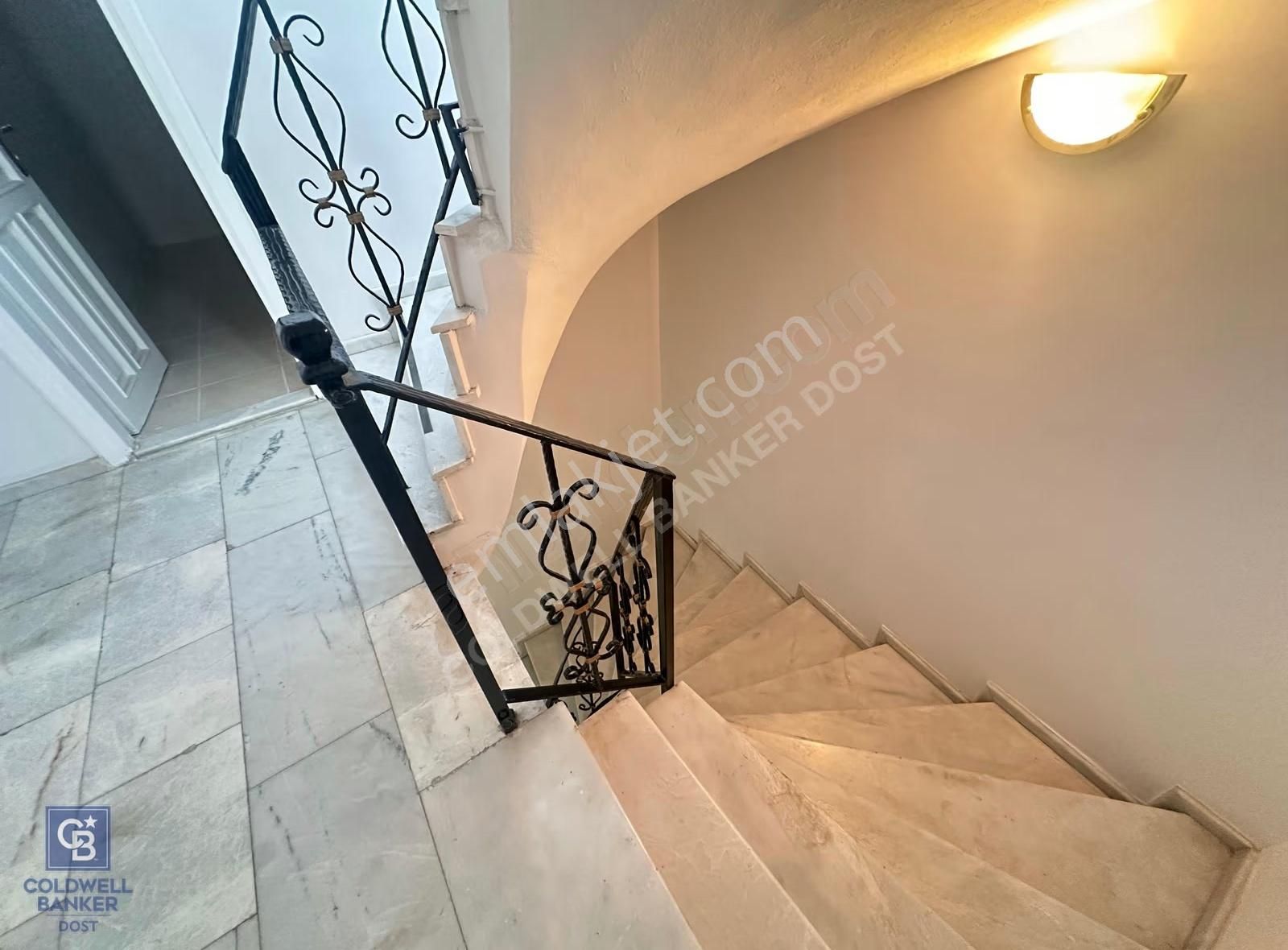 Korutürk Mahallesinde Teraslı Garajlı Bahçeli 6+1 Villa - Görsel 23