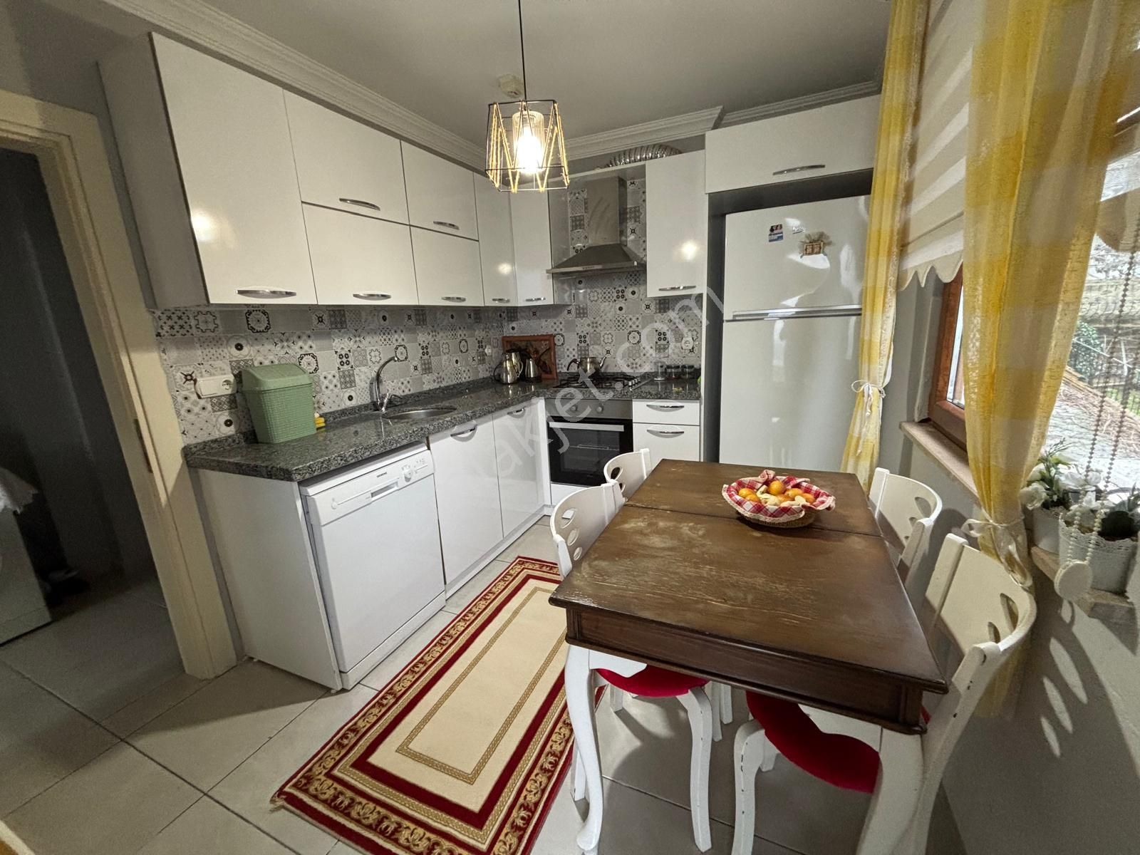 Deha Emlak'tan Eşyalı Kiralık 3+1 Deniz Kenarında Mersinde - Görsel 2