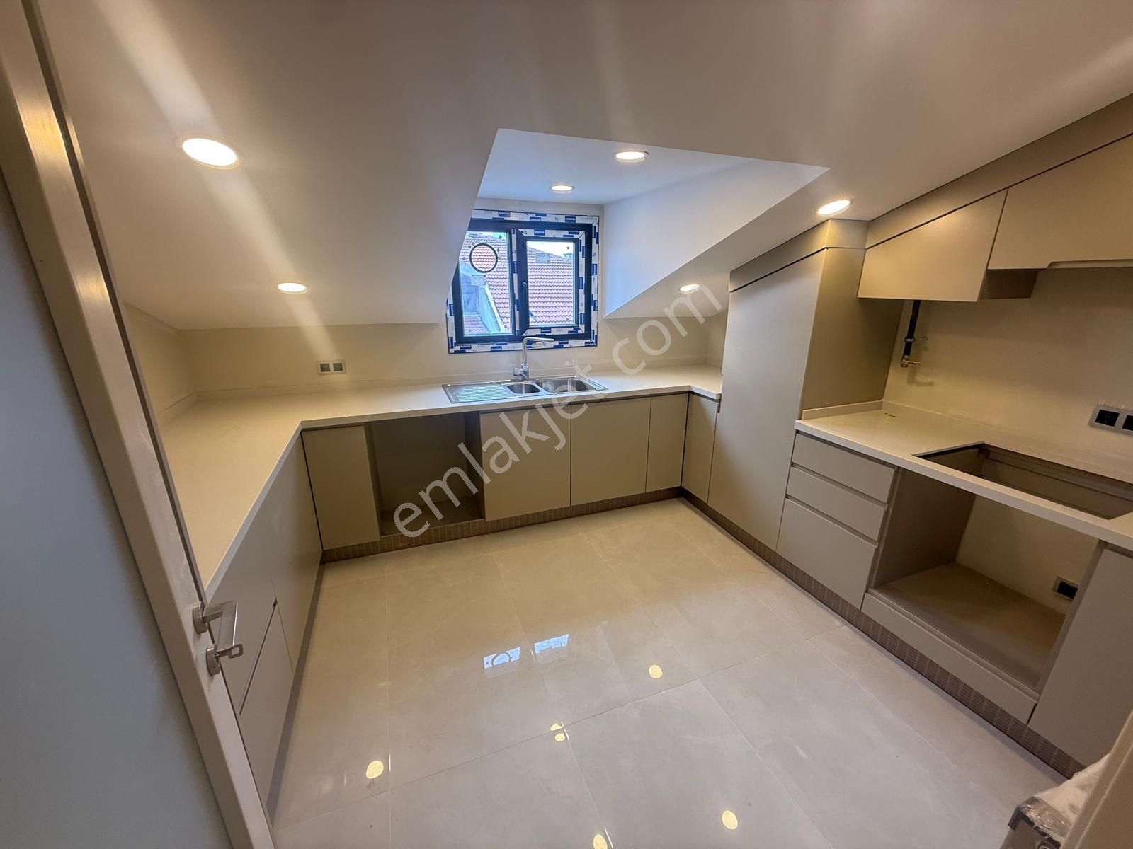 Barış'tan Kapalı Otoparklı Çift Girişli 5+2 Lüks Dubleks Daire - Görsel 9