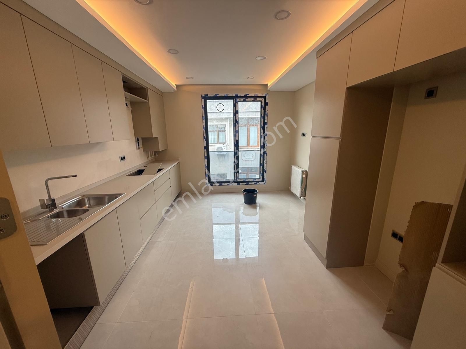 Barış'tan Kapalı Otoparklı Çift Girişli 5+2 Lüks Dubleks Daire