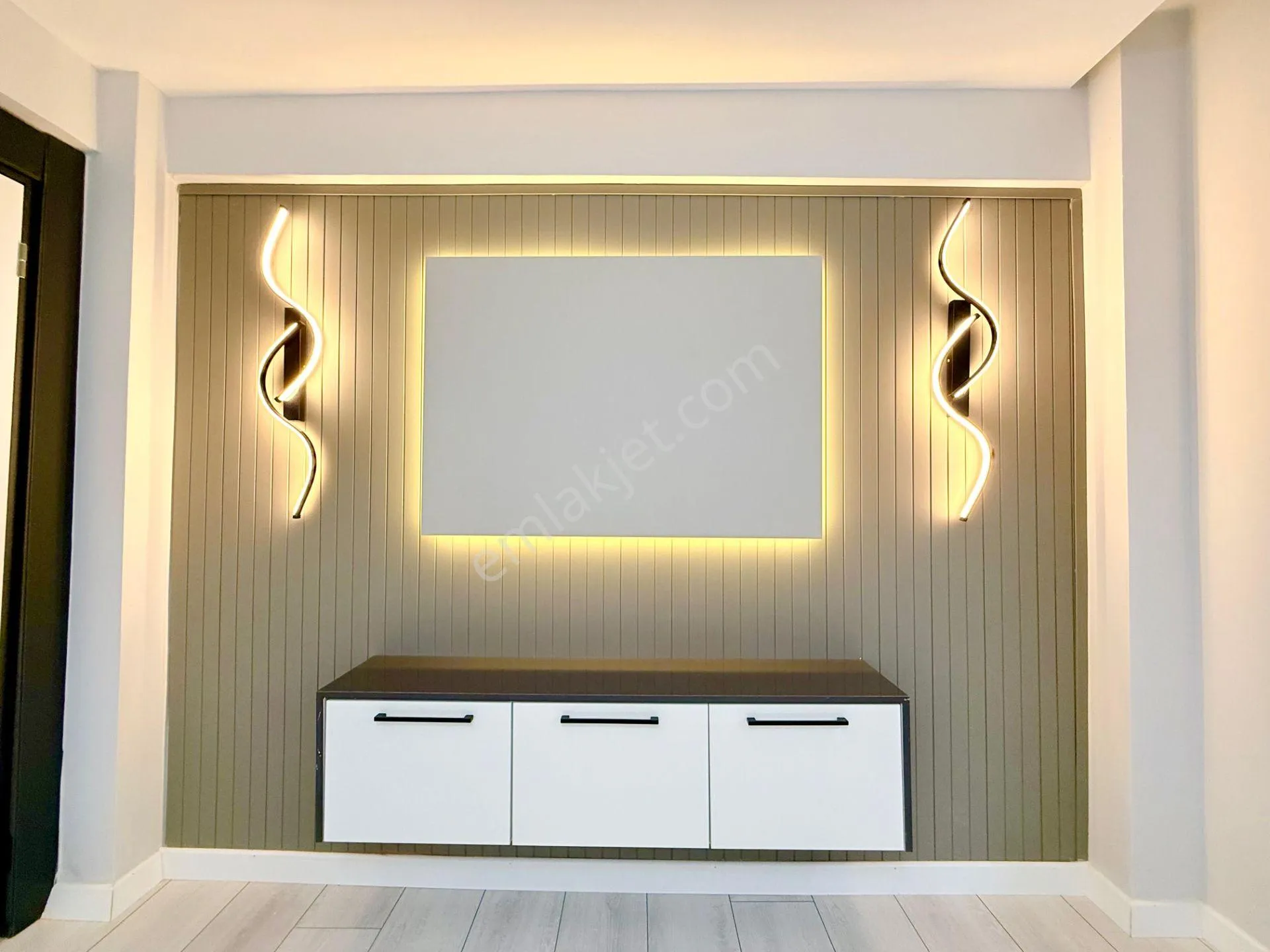 ▶ ▶ Akçay Körfez'den Denize Çok Yakın Bahçeli Merkezi Konumda 2+1 Satılık Daire