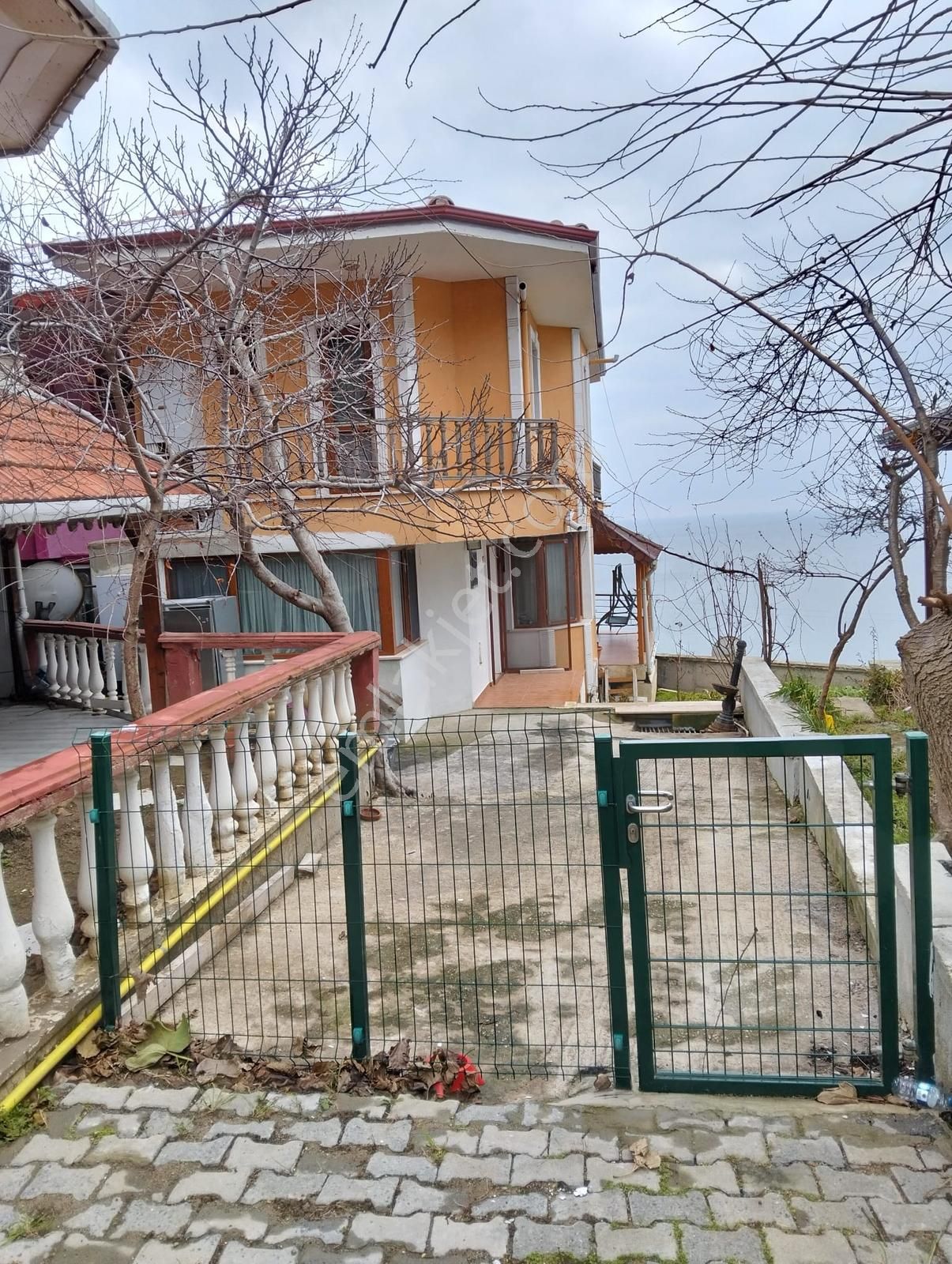 Silivri Cumhuriyet Mah. Denize Sıfır Eşyalı Kiralık Villa