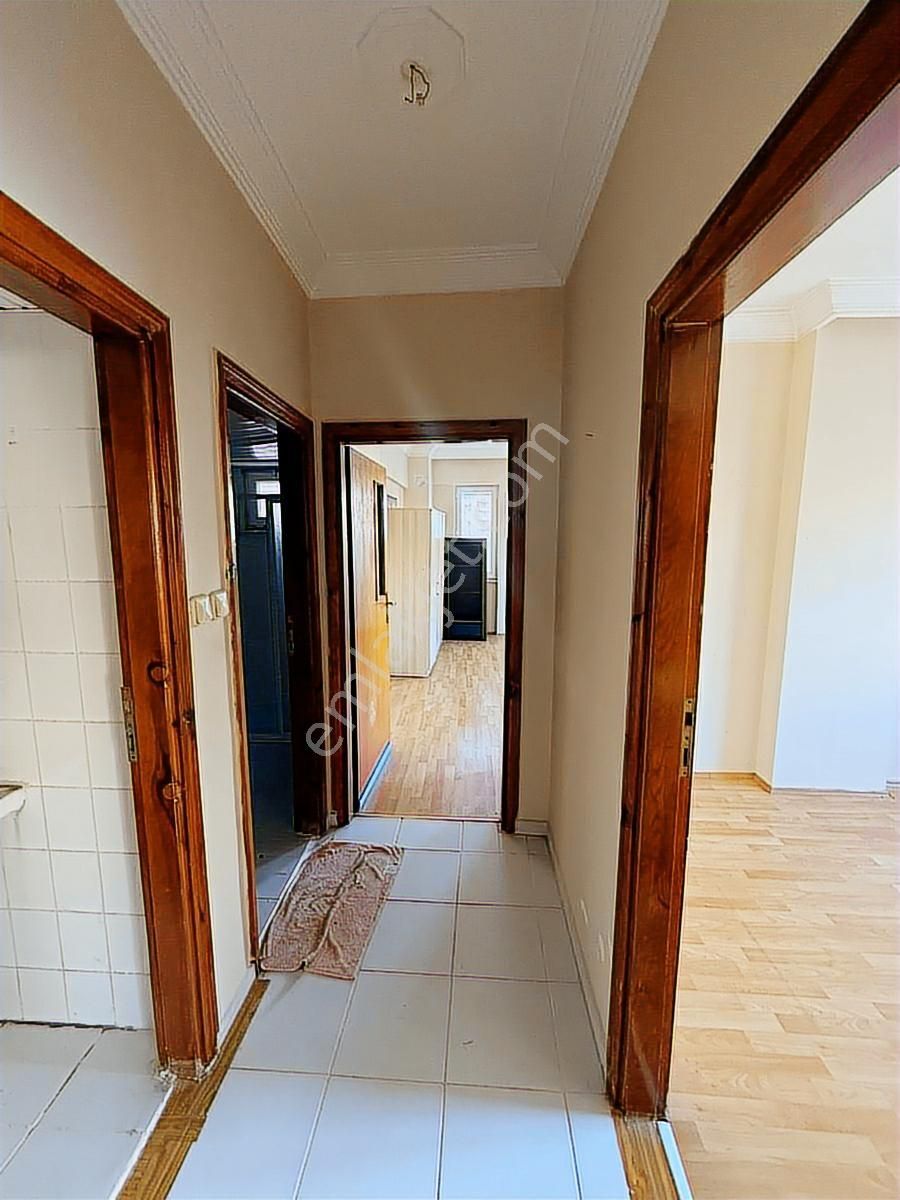 Cumhuriyet Mahallesinde Ara Katta Kiralık 3+1 - Görsel 10