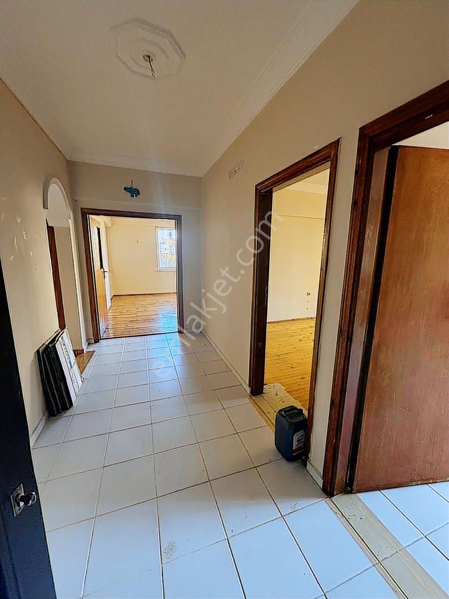 Cumhuriyet Mahallesinde Ara Katta Kiralık 3+1 - Görsel 5