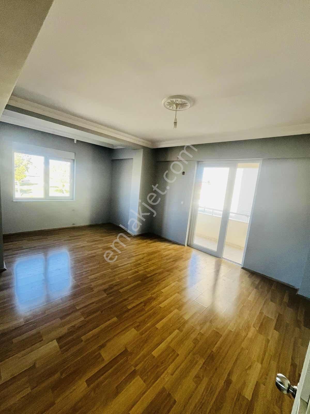 Şafak Mahallesinde Yol Üzeri Çok Geniş 2+1 Ayrı Mutfaklı Daire - Görsel 6