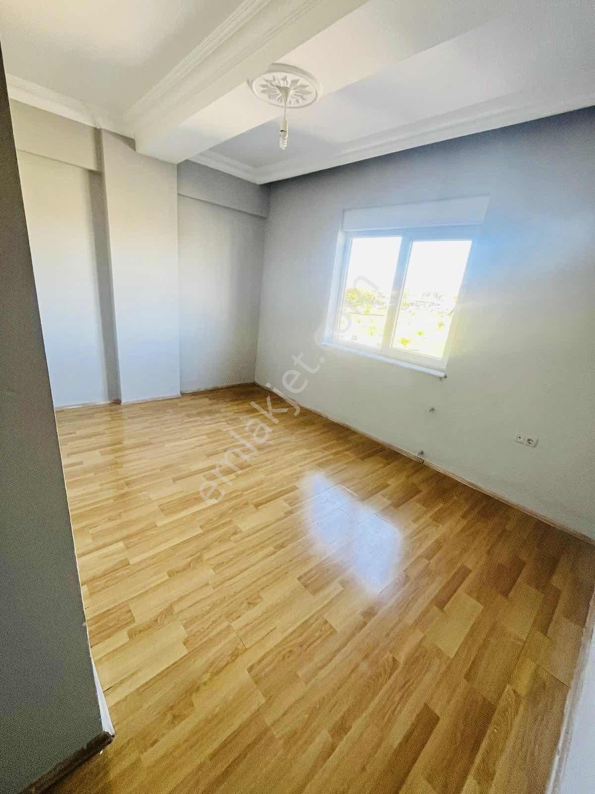 Şafak Mahallesinde Yol Üzeri Çok Geniş 2+1 Ayrı Mutfaklı Daire - Görsel 2