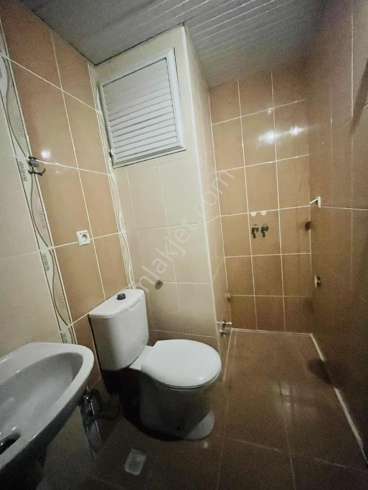 Şafak Mahallesinde Yol Üzeri Çok Geniş 2+1 Ayrı Mutfaklı Daire - Görsel 5