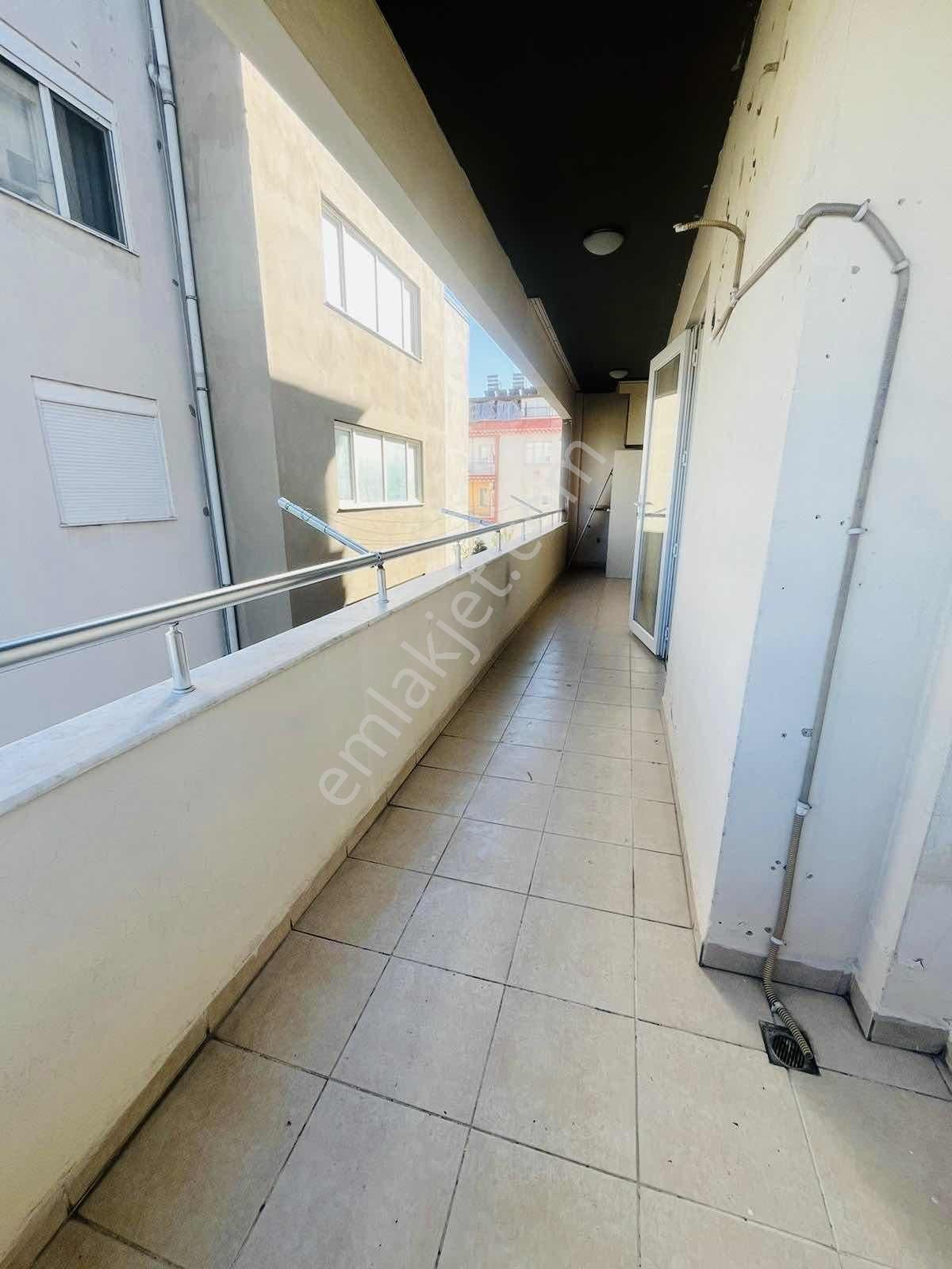 Şafak Mahallesinde Yol Üzeri Çok Geniş 2+1 Ayrı Mutfaklı Daire - Görsel 9