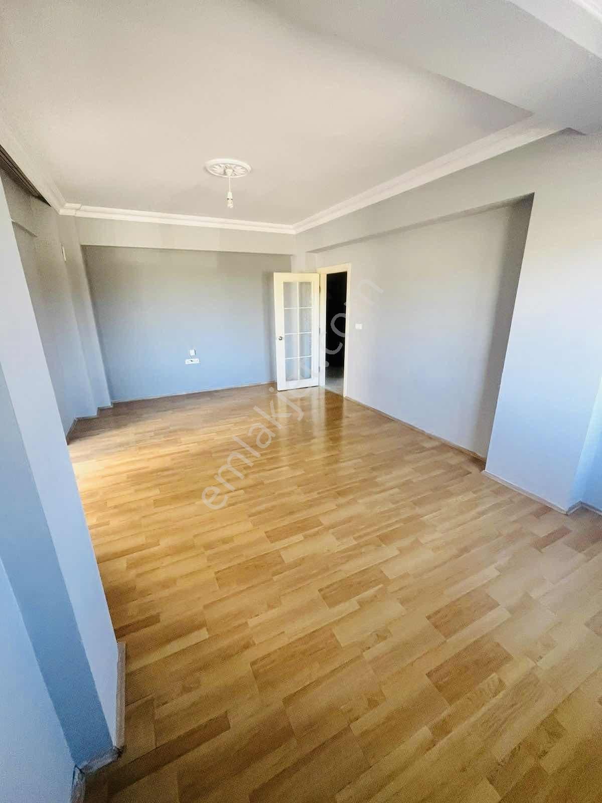 Şafak Mahallesinde Yol Üzeri Çok Geniş 2+1 Ayrı Mutfaklı Daire - Görsel 7