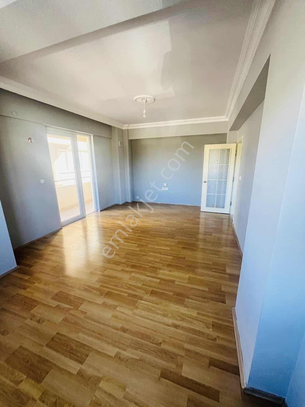 Şafak Mahallesinde Yol Üzeri Çok Geniş 2+1 Ayrı Mutfaklı Daire - Görsel 12