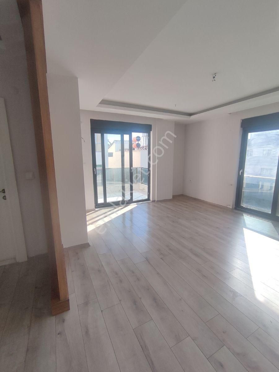 Güney Cepheli Asansörlü Ara Kat Satılık 1+1 - Görsel 2