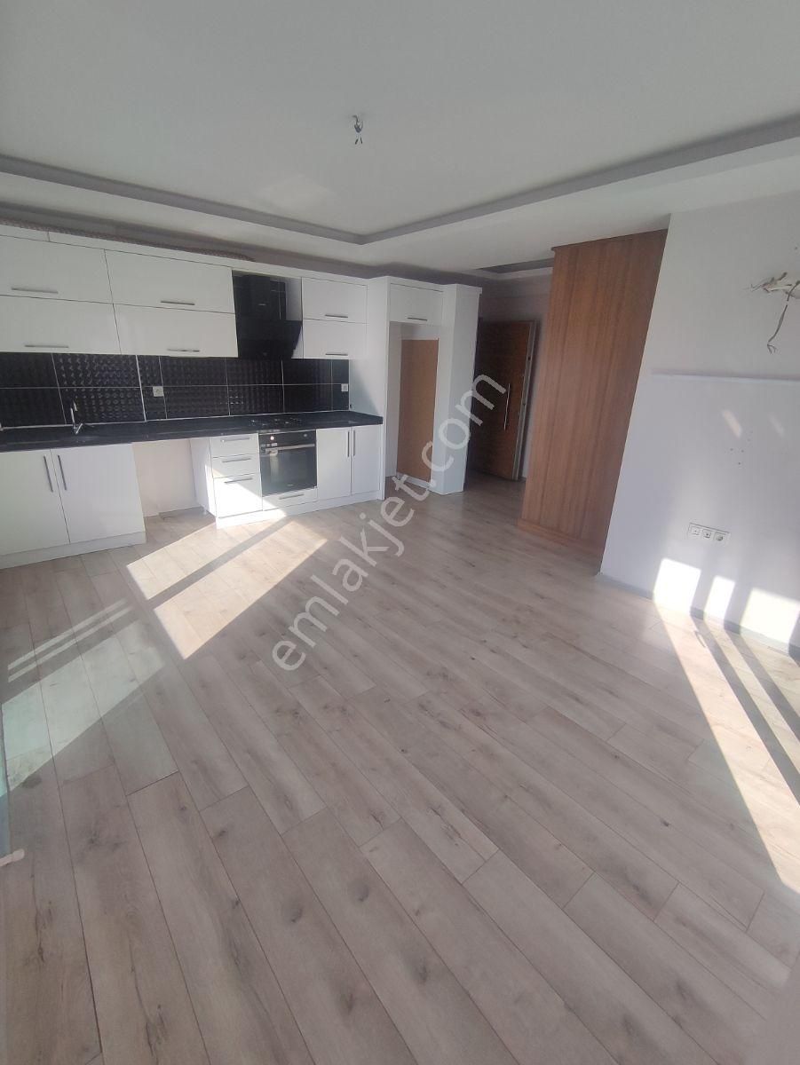 Güney Cepheli Asansörlü Ara Kat Satılık 1+1 - Görsel 3