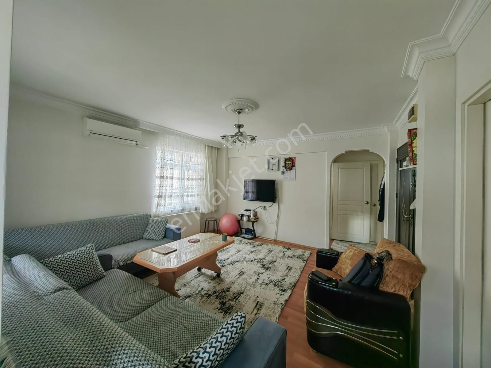 Bahçelievler Çobançeşme De 120m2 Satılık 2+1 Hisseli Daire