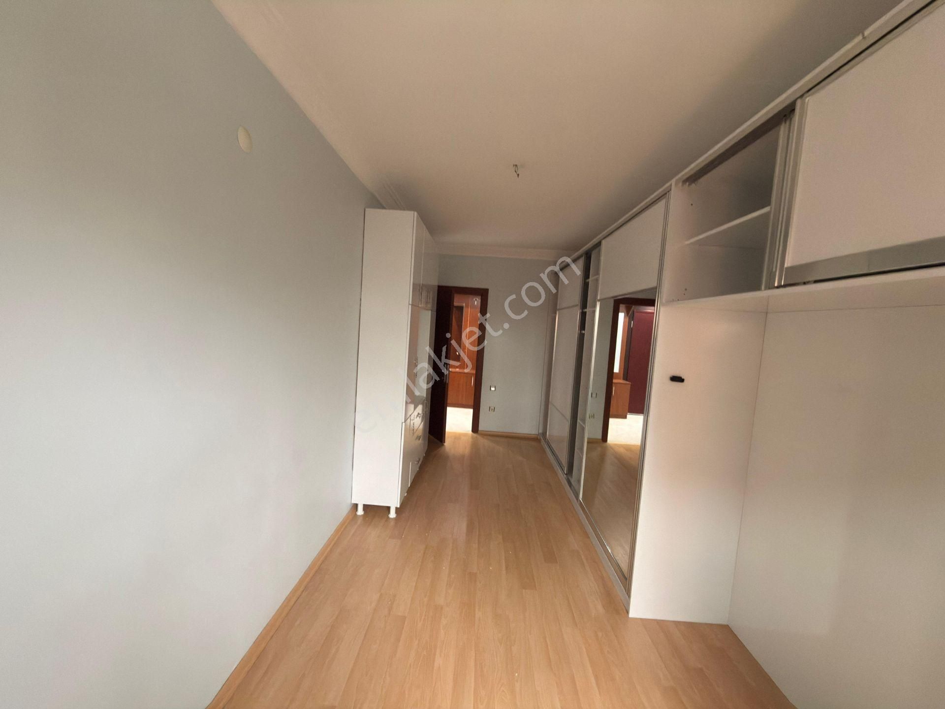 Güvenden Şehrin Göbeğinde 160m² Ara Kat Ön Cephe Satılık 3+1 - Görsel 17