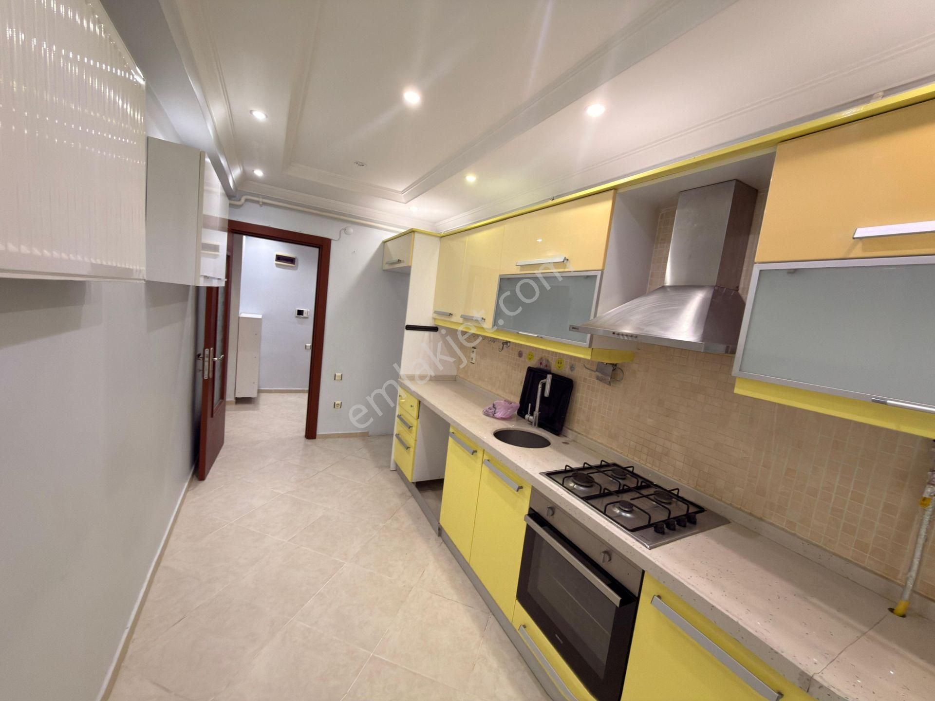 Güvenden Şehrin Göbeğinde 160m² Ara Kat Ön Cephe Satılık 3+1 - Görsel 23