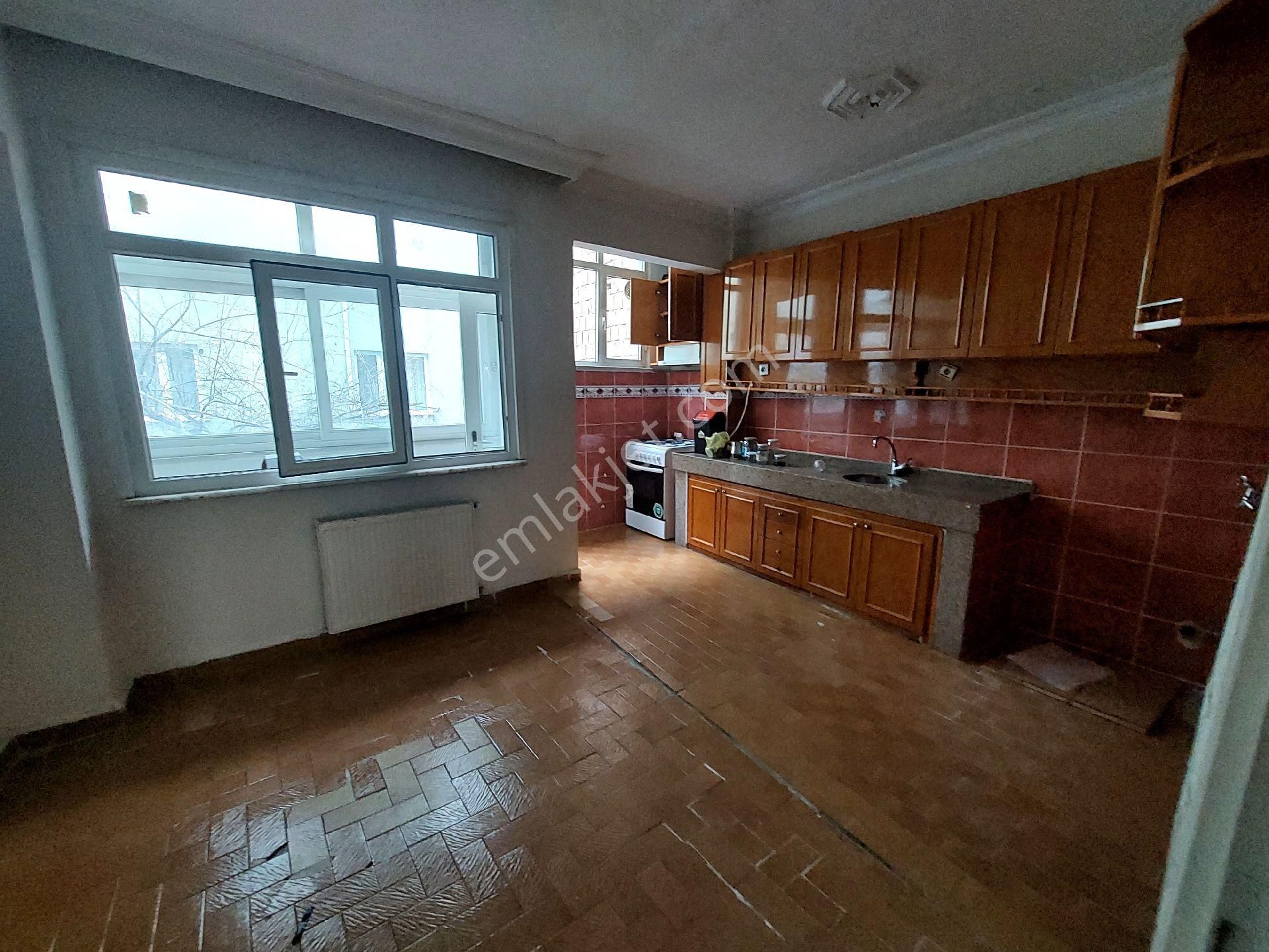 Gaziosmanpaşa Feyziçakmak Mahallesi Den Kiralık Daire Birinci Kat Balkonlu 2+1 110 - Görsel 12