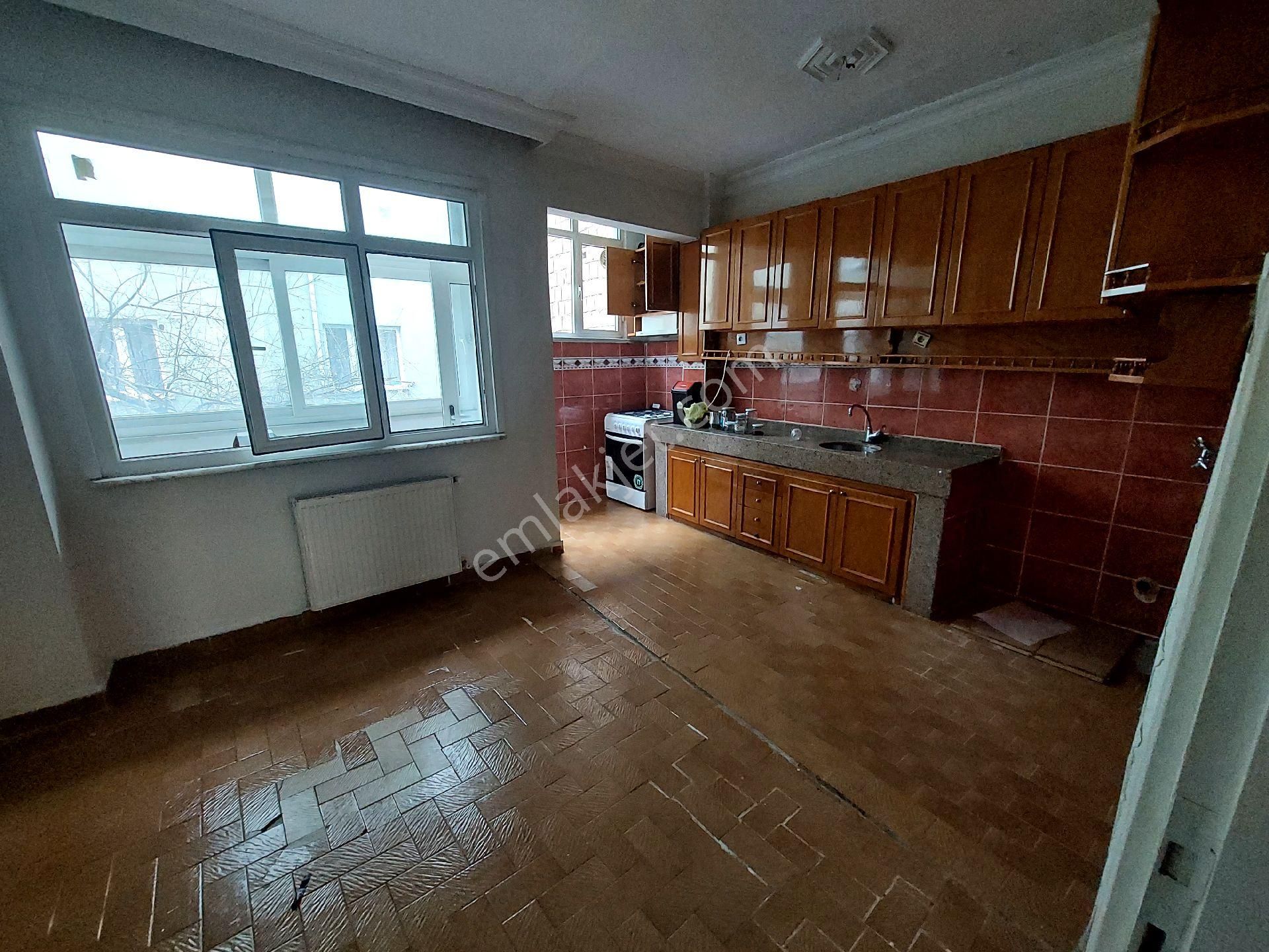 Gaziosmanpaşa Feyziçakmak Mahallesi Den Kiralık Daire Birinci Kat Balkonlu 2+1 110 - Görsel 13