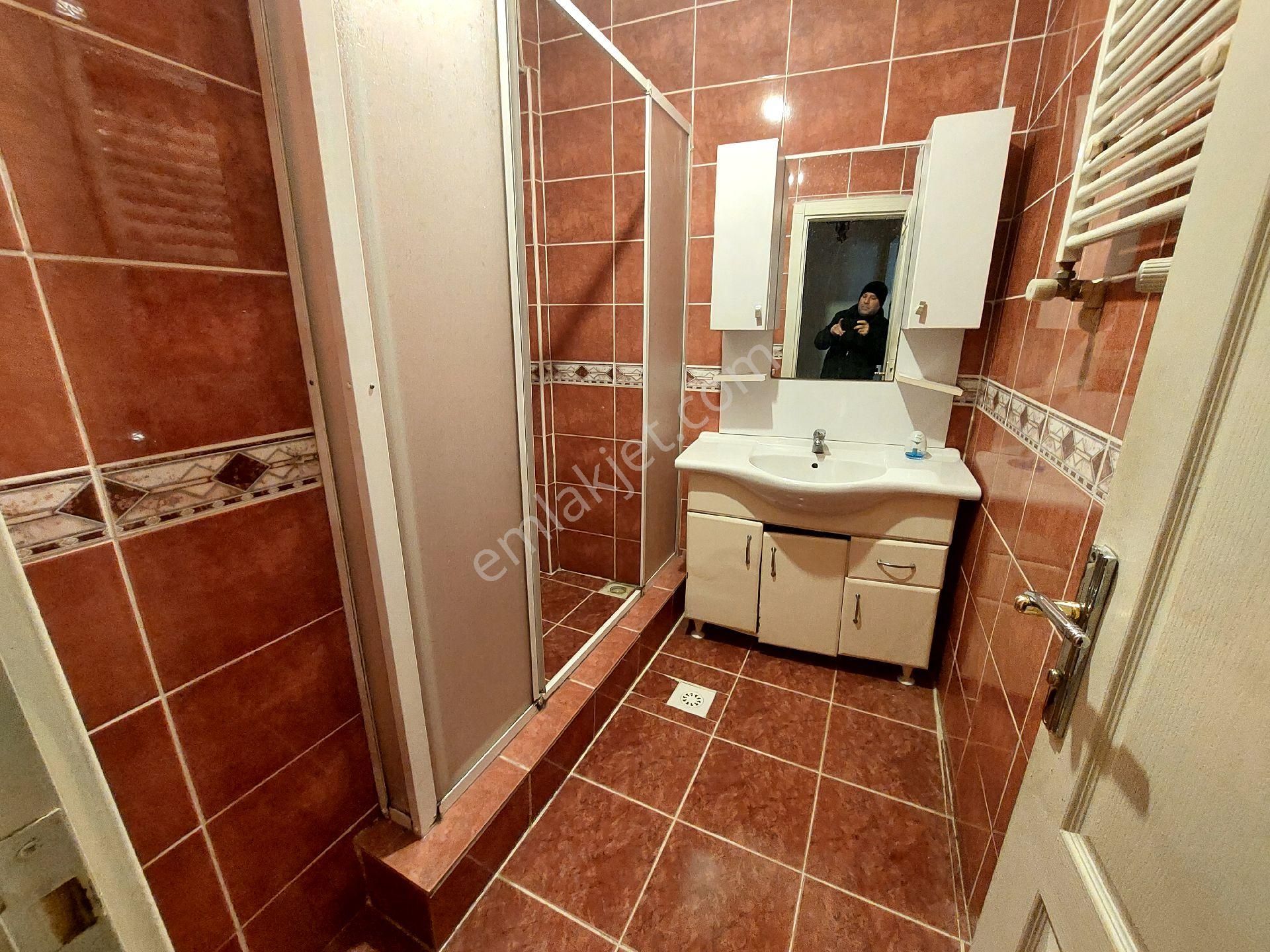 Gaziosmanpaşa Feyziçakmak Mahallesi Den Kiralık Daire Birinci Kat Balkonlu 2+1 110 - Görsel 15