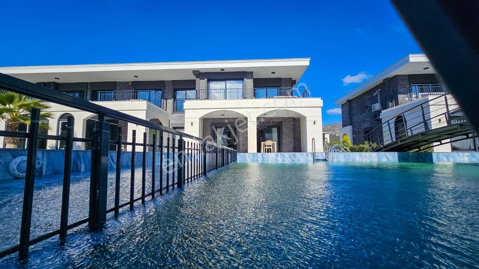 Kuşadası Kuştur Plajı ‘na Yürüme Mesafesinde 1+1 Şık Eşyalı Kiralık Daire - Görsel 2