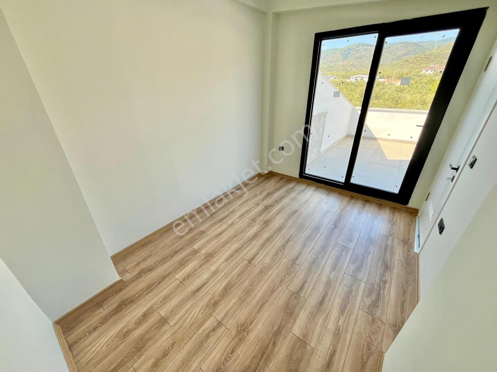 Gümüş'den Narlıda Geniş Bahçeli Ultra Lüks Sıfır 3+1 Müstakil Ev - Görsel 13