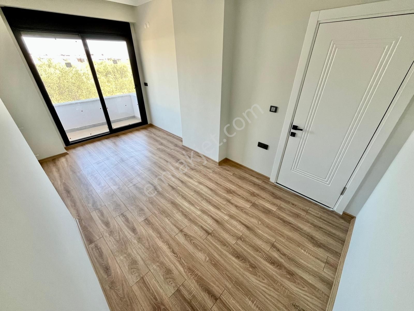 Gümüş'den Narlıda Geniş Bahçeli Ultra Lüks Sıfır 3+1 Müstakil Ev - Görsel 16