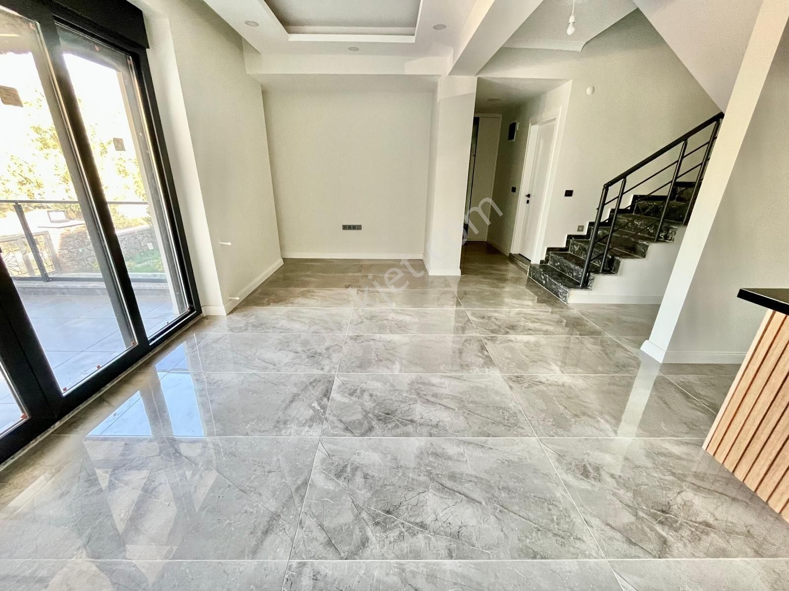 Gümüş'den Narlıda Geniş Bahçeli Ultra Lüks Sıfır 3+1 Müstakil Ev - Görsel 30