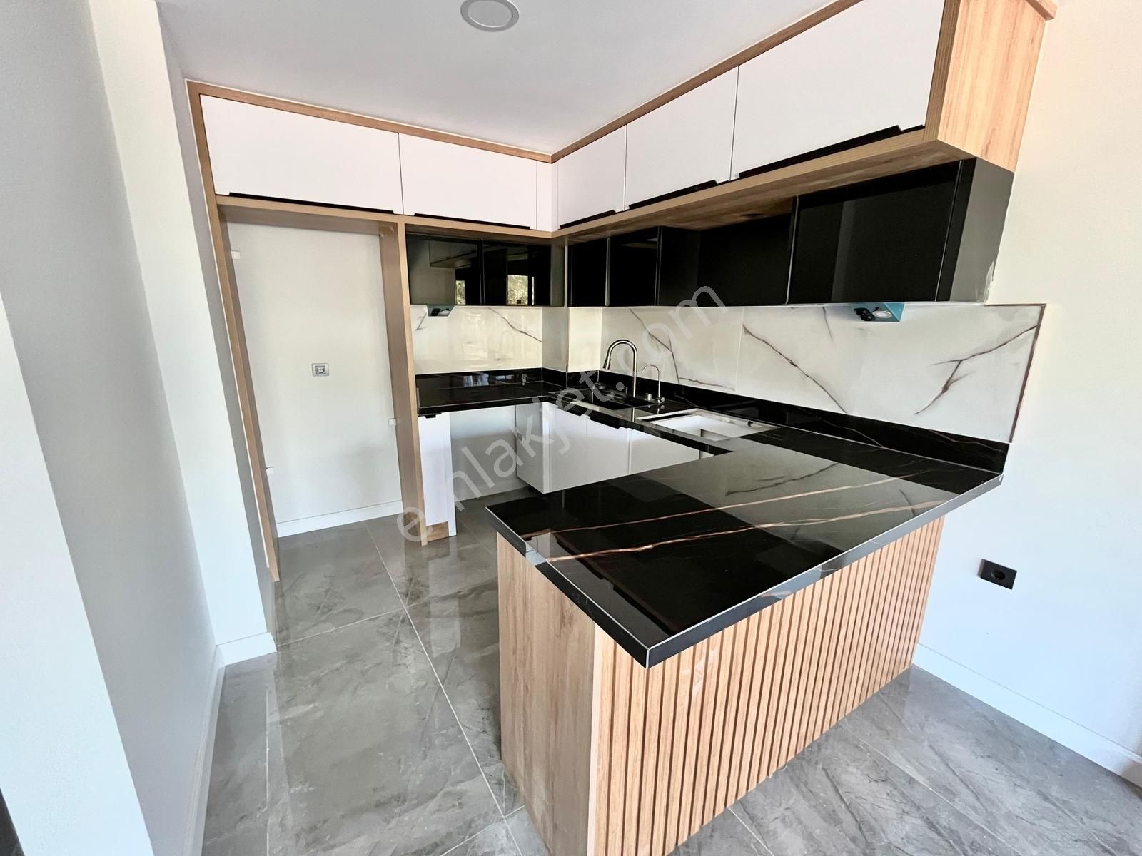 Gümüş'den Narlıda Geniş Bahçeli Ultra Lüks Sıfır 3+1 Müstakil Ev - Görsel 2